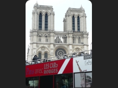 052 c74c9d282f2dd4e53da064e2ed7e81d6 Les cars rouges à Paris Notre Dame
